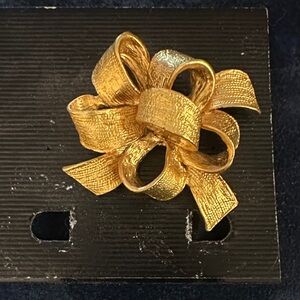 Elegant Gold Bow Brooch